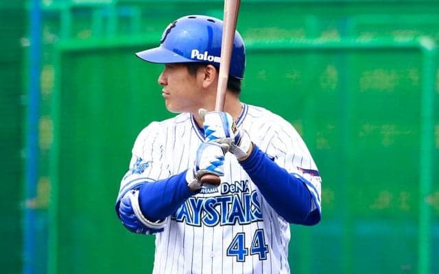 DeNA佐野が背番号「7」に変更した理由　退団する石川から託された新旧主将の絆