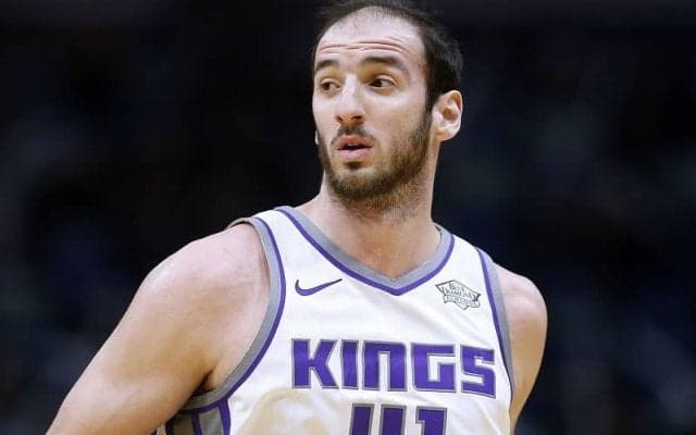 キャリア11年を誇るビッグマン、コスタ・クーファスが今季のNBA復帰を狙う