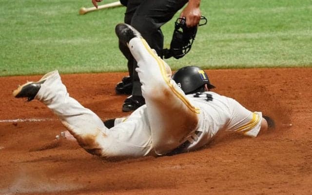 「鬼ごっこで周東から逃げてるみたい」　鷹・甲斐の全力ヘッスラ生還にファン注目