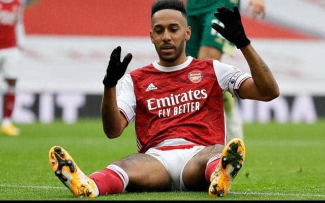 オーバメヤンが空港の床で一泊？ アウェイの洗礼、ガボン代表があり得ない仕打ちに