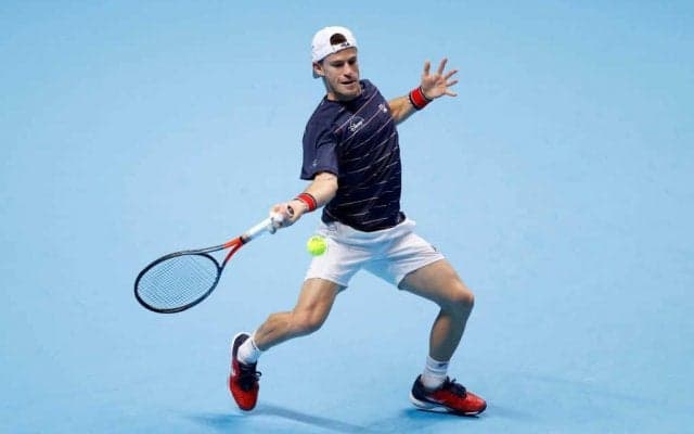 「何でこの位置にしたの？」恒例のトップ8の集合写真にシュワルツマンは不満