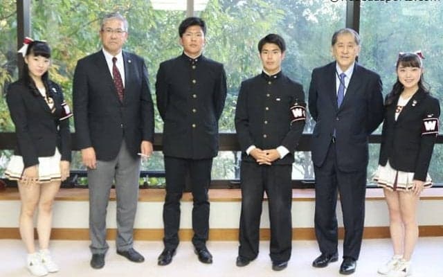 小宮山監督と早川が田中総長にあいさつ　優勝とドラフト指名を報告