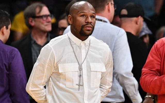 メイウェザー、店員に100万円“超高額チップ”支払い　英紙「店員が手術受けるため」