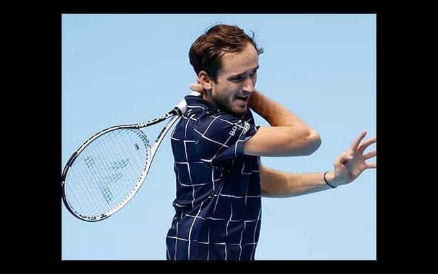  メドヴェデフがジョコを撃破 