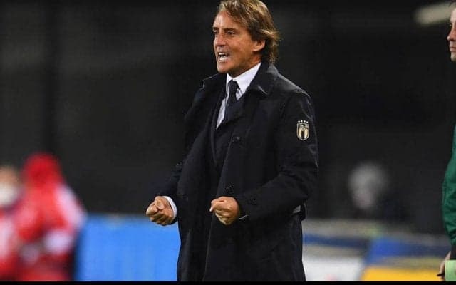 若手に助けられたイタリア代表、コロナ感染のマンチーニ監督が自宅からファイナルズ進出を喜ぶ「彼らにもプレーする機会を与えなければ」