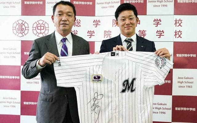 ロッテ1位の鈴木が母校・常総学院に凱旋報告　恩師が思い出した「取らせた責任」