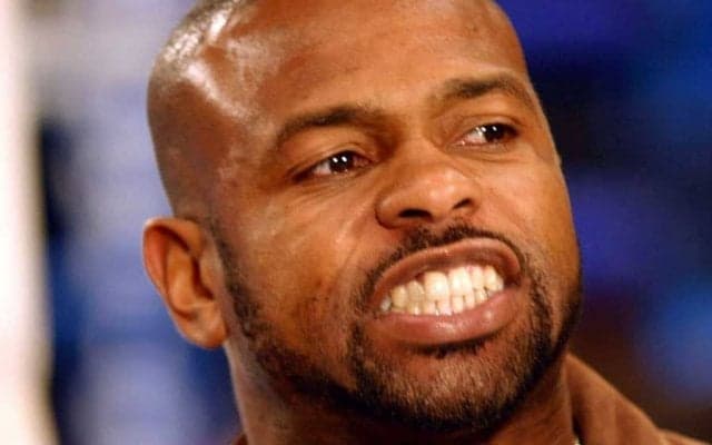 タイソン待ってろ　51歳ジョーンズJr.の唸るミット打ちに海外感嘆「流れるような動き」