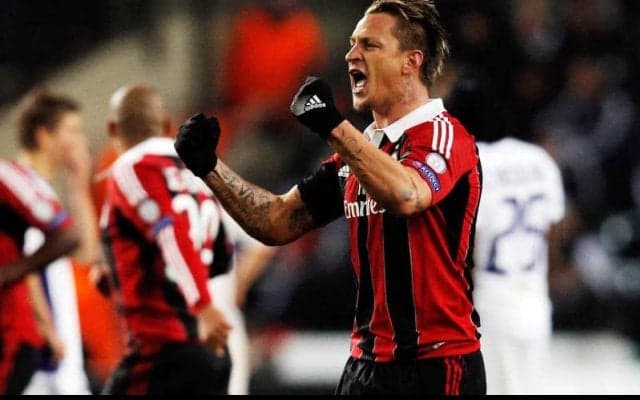 スカッとゴール！ ボックス外からのオーバーヘッド…！滅多にお目にかかれないメクセスのスーパーゴール