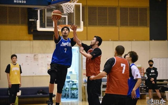 日本代表合宿参加中の竹内公輔…新システムについて「完成度を高めていけば、面白いバスケットができる」