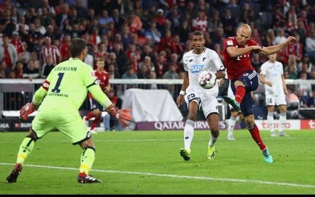 容赦ない…ロッベンが至近距離から放った、手加減なしの強烈シュート【インクレディブル・ゴールズ】