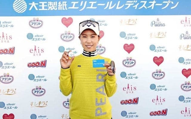 上田桃子、ホールイワン達成で500万円獲得　賞金は「元々ないもの。バッと使いたい」