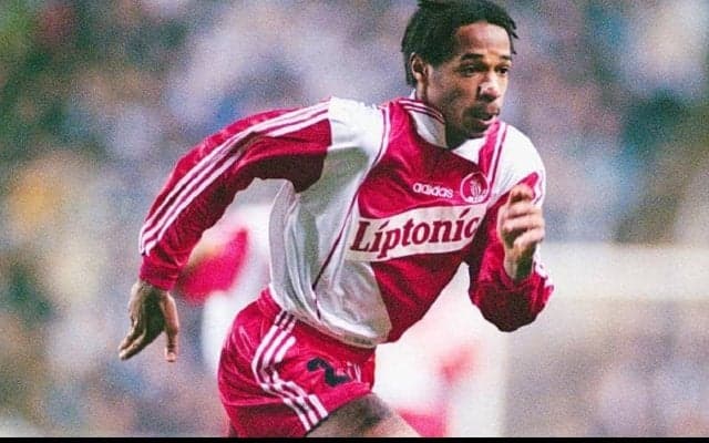 18歳のアンリが角度のない位置から叩き込んだ華麗なプロ初ゴール【ファースト・ゴールズ】