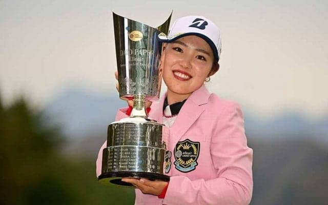 20歳古江彩佳、3打差独走で2週連続V「凄く嬉しい」　4勝目到達は史上3番目の年少記録