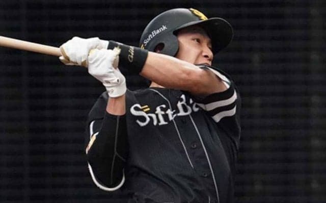 【日本S】ソフトバンクがいきなり3点先制！　柳田が驚愕の適時二塁打、巨人守備陣も乱れる