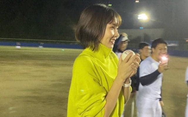 ヒロド歩美アナ、人生初“始球式”は圧巻ノーバウンド投球　球児も驚愕する一球が話題