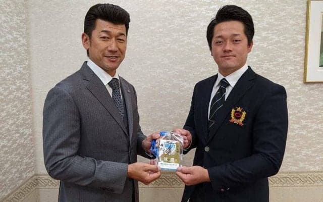 DeNAドラ2中大・牧、ロペスの背番2に「プレッシャー」　三浦新監督もサプライズ同席