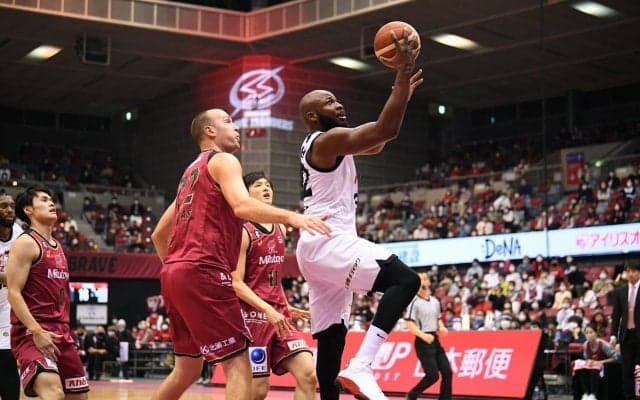 来日６シーズン目のジュリアン・マブンガ（富山）が約１年８か月ぶりの大記録達成！