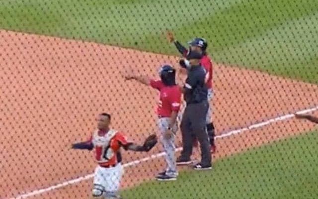 誰も信用できない…　ドミニカWLのトリックプレーにMLB公式も注目「勇ましい詐欺」