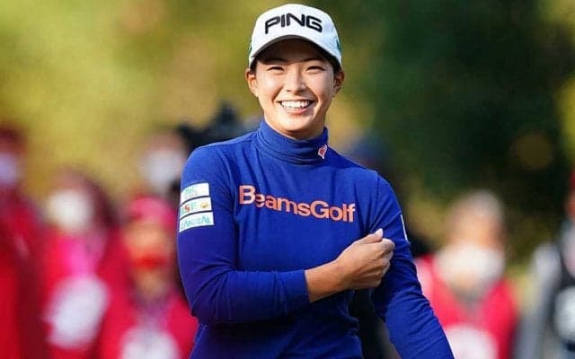 渋野日向子が暫定首位発進　最終戦の復調に笑顔満開「そろそろ強気でいかないと」