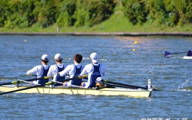 漕がずにボートを進める中大コックス・星逸人ー第47回全日本大学選手権
