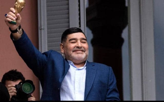 「OBチームの試合で同じチームでプレー」JFA田嶋幸三会長もマラドーナ氏逝去を追悼「突然のことで非常に残念です」