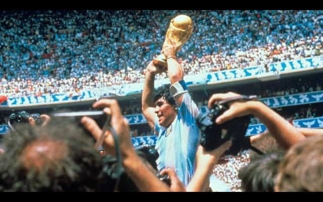 イブラヒモビッチ、マラドーナの突然の死に「彼は死んでいない。不滅だ」