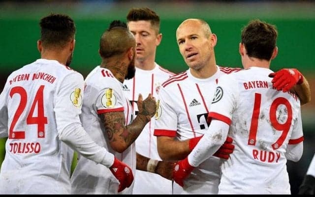 ロッベンが得意の位置から決めたアンストッパブルな強烈ミドル【インクレディブル・ゴールズ】