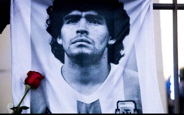 「唯一無二の選手」レアルのジダン監督がマラドーナ氏の死を偲ぶ「全世界にとって悲しいニュース」