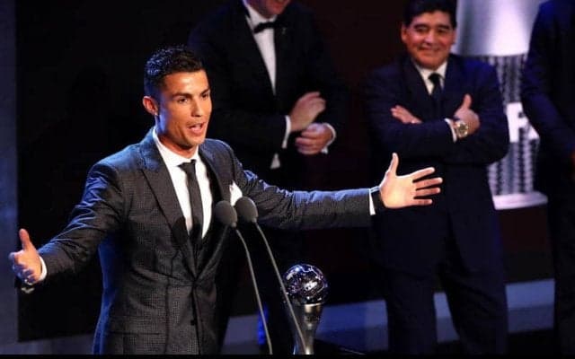 「比類のない魔術師」クリスティアーノ・ロナウドがマラドーナ氏を追悼「埋められない虚しさを残した」