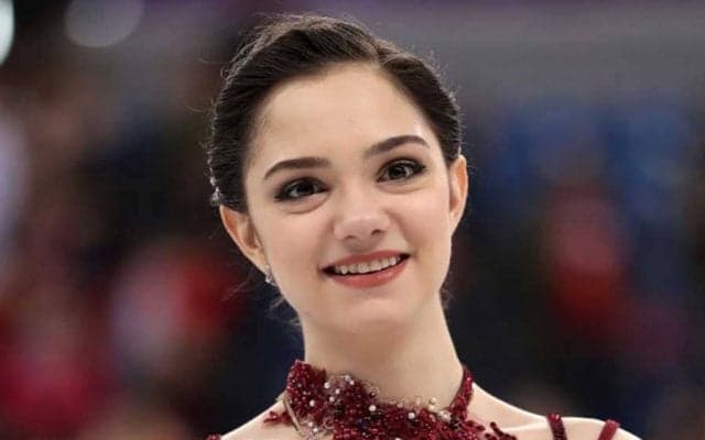 コロナ感染報道のメドベージェワがウクレレ披露　「調子はどうですか？」と心配の声