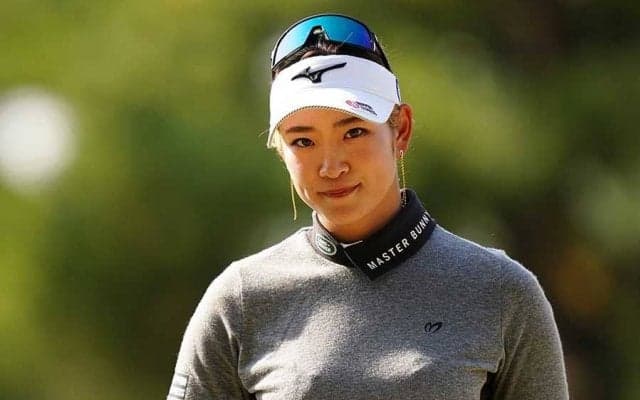 首位の原英莉花、風格たっぷり入場シーンに反響「モデルやん」「さすが女王の貫録」