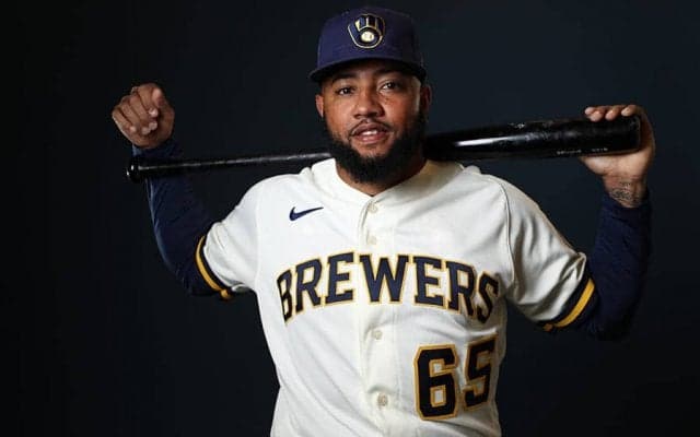 メジャー通算19発のロニー・ロドリゲス　日ハム入りに「感謝の気持ちで一杯」