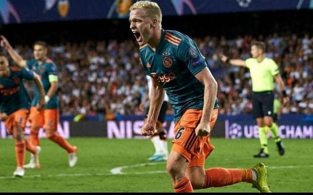 オランダの逸材ファン・デ・ベークがアヤックス時代に突き刺した鋭いボレーシュート【インクレディブル・ゴールズ】