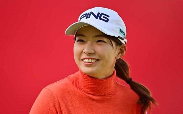 渋野日向子が渾身ギャグ!?　ラウンド中に撮られた1枚に笑撃「しぶこがアイーン」