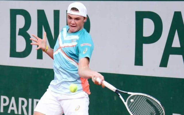 「全仏オープン」ジュニアを制し最終戦に招待された18歳