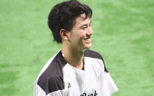 「ノリが男子高校生」　MVPの栗原を“イジり倒す”鷹ベンチの先輩たちにファン爆笑