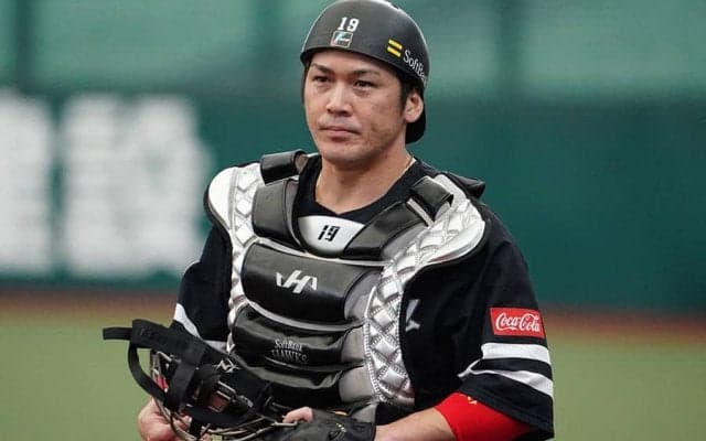 球場に届いた批判の手紙、3日間泣いた札幌の夜…　甲斐拓也が激白する中傷と苦悩の1年