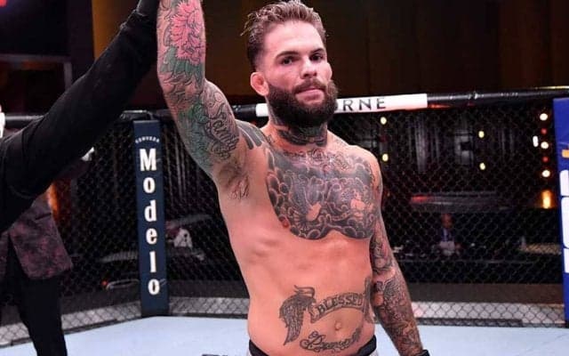 UFCの「年間最高KO」候補　閃光の“ブザー同時失神KO”に米再興奮「スローでも速いな」