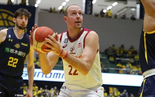 堅守を披露した川崎ブレイブサンダースが敵地で首位撃破！　宇都宮ブレックスは今季2敗目