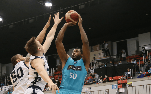 試合終盤に12連続得点を記録した京都ハンナリーズ、信州ブレイブウォリアーズに競り勝ち今季4勝目