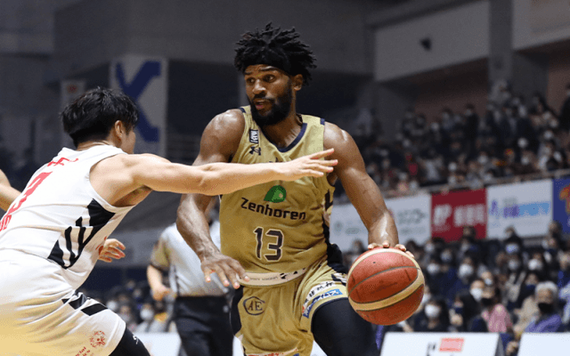 琉球ゴールデンキングスがアルバルク東京との接戦を制す！クーリーが勝負どころで”3点プレー”