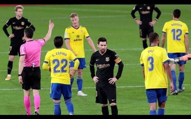 幼稚なミス連発のバルサ、カディスの堅守を崩せず金星献上...シーズン初の本拠地勝利をプレゼント