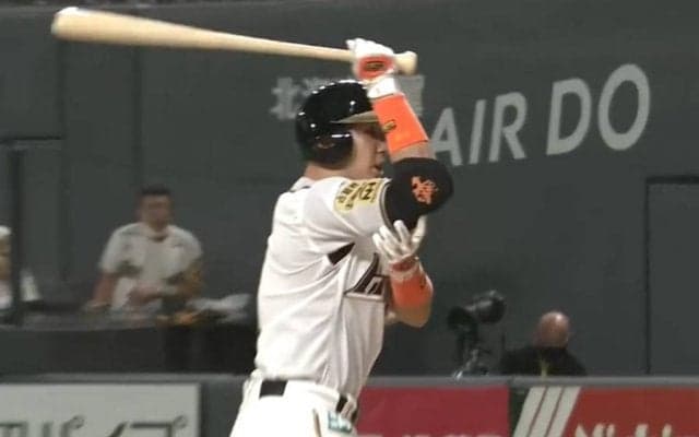 「当たってる！」×3連発　ハム杉谷の懸命“死球アピール”に「ピンマイクついてる」