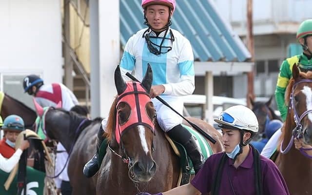 岩田望来騎手がJRA通算100勝達成「これからも感謝の気持ちを忘れずに」