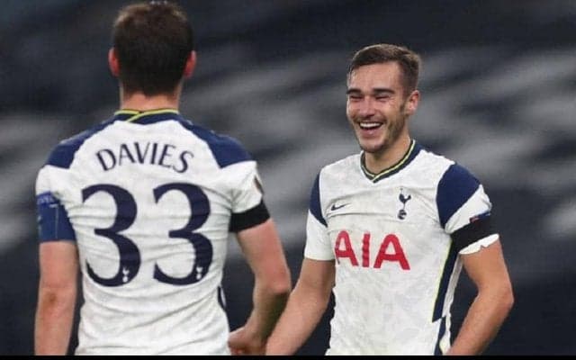 本人も思わずニンマリ、ウィンクスが決めた50ヤード越えの超ロングシュート【インクレディブル・ゴールズ】