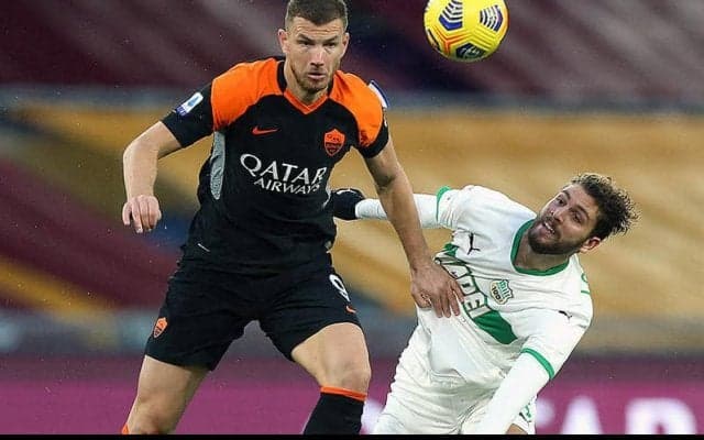 ペドロ前半退場も好調サッスオーロを圧倒したローマがナポリ戦大敗を払しょくするドロー《セリエA》