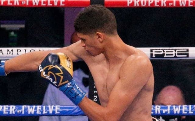 198cm70kgの海外ボクサー、体格差あり過ぎ“凸凹写真”に衝撃拡大「どうやって体重を…」