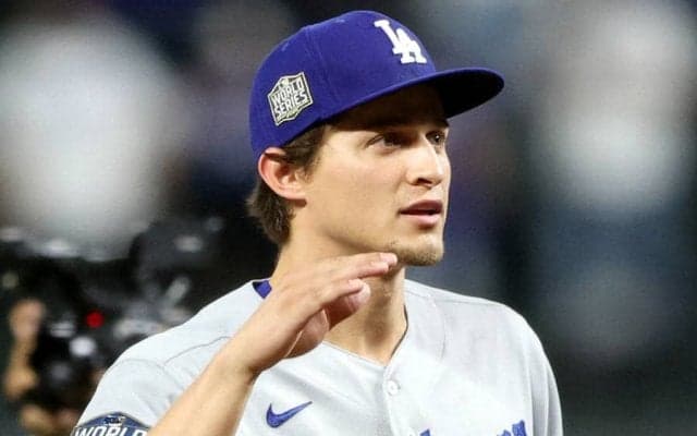 【MLB】「なんて美しい…」美人妻はシースルードレス　ド軍イケメン内野手の結婚にファン祝福