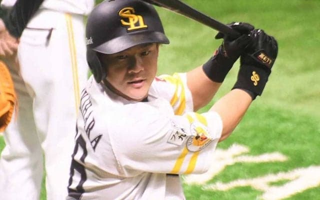 新婦は抜群スタイルで純白ドレス…豪華すぎるメンバーが囲む鷹牧原の結婚式ショット