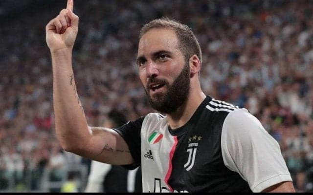 11人中9人が絡んだユベントスの華麗なパス回しから、古巣対決のイグアインがフィニッシュ！【チーム・ゴールズ】